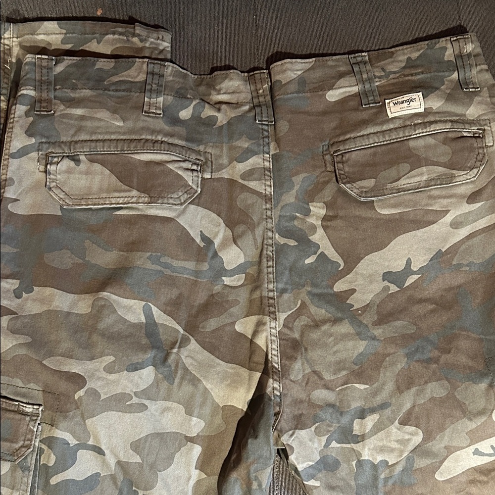 Wrangler Men's Tan Camouflage Cargo Pants 40 x 32 - Picture 2 of 5